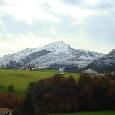 Appartement De 2 Chambres A Sare Avec Magnifique Vue Sur La Montagne Et Jardin Amenage A 15 Km De La Plage