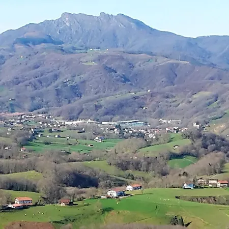 Appartement De 2 Chambres A Sare Avec Magnifique Vue Sur La Montagne Et Jardin Amenage A 15 Km De La Plage Sare