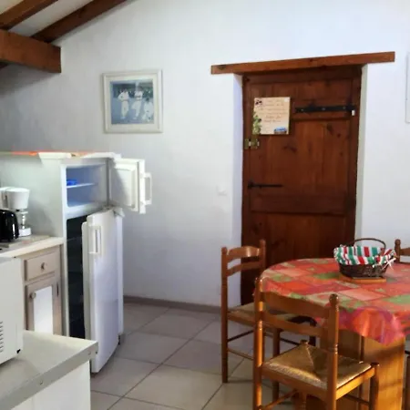 Appartement De 2 Chambres A Sare Avec Magnifique Vue Sur La Montagne Et Jardin Amenage A 15 Km De La Plage *